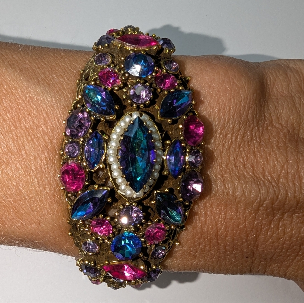 EVC SIGNED WEISS GOLD TONE CRYSTAL RHINESTONES & FX PEARLS HINGE BRACELET & EARR - Picture 2 of 14